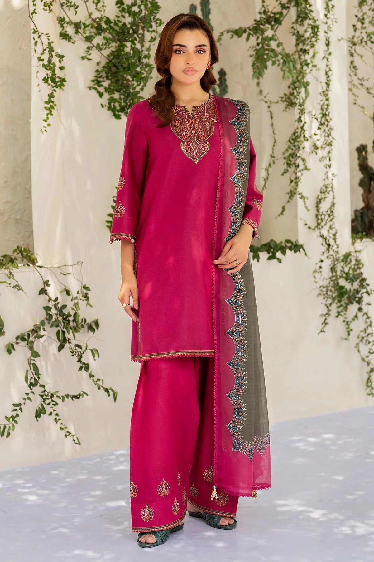Woman standing front view full length – Jazmin JAZ-421 fuchsia embroidered 3-piece Punjabi suit dupatta – Pakistani suits Canada