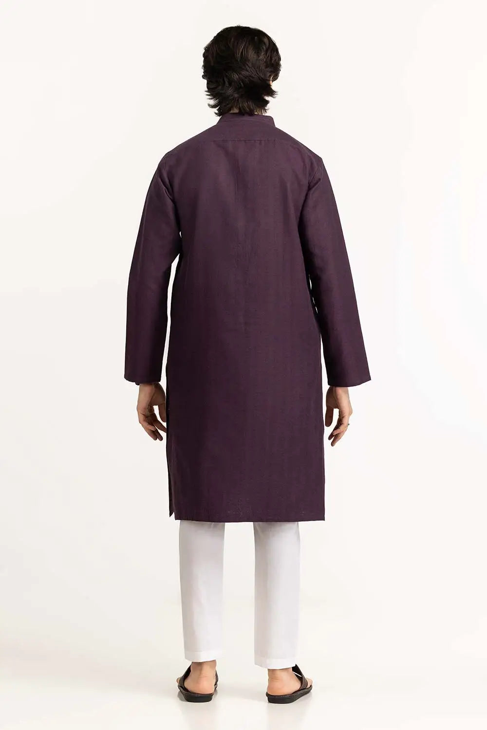 Rear view of GulAhmed’s maroon cotton kurta, a perfect blend of style and comfort in Pakistani suits online in Canada.
