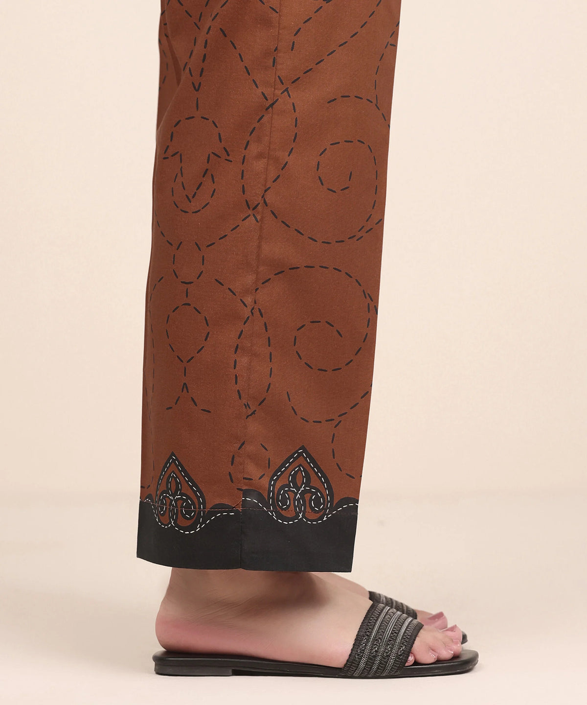 Woman angled side view Sapphire brown kantha print cambric pants paisley appliqué hem Diwali – Punjabi suits Canada