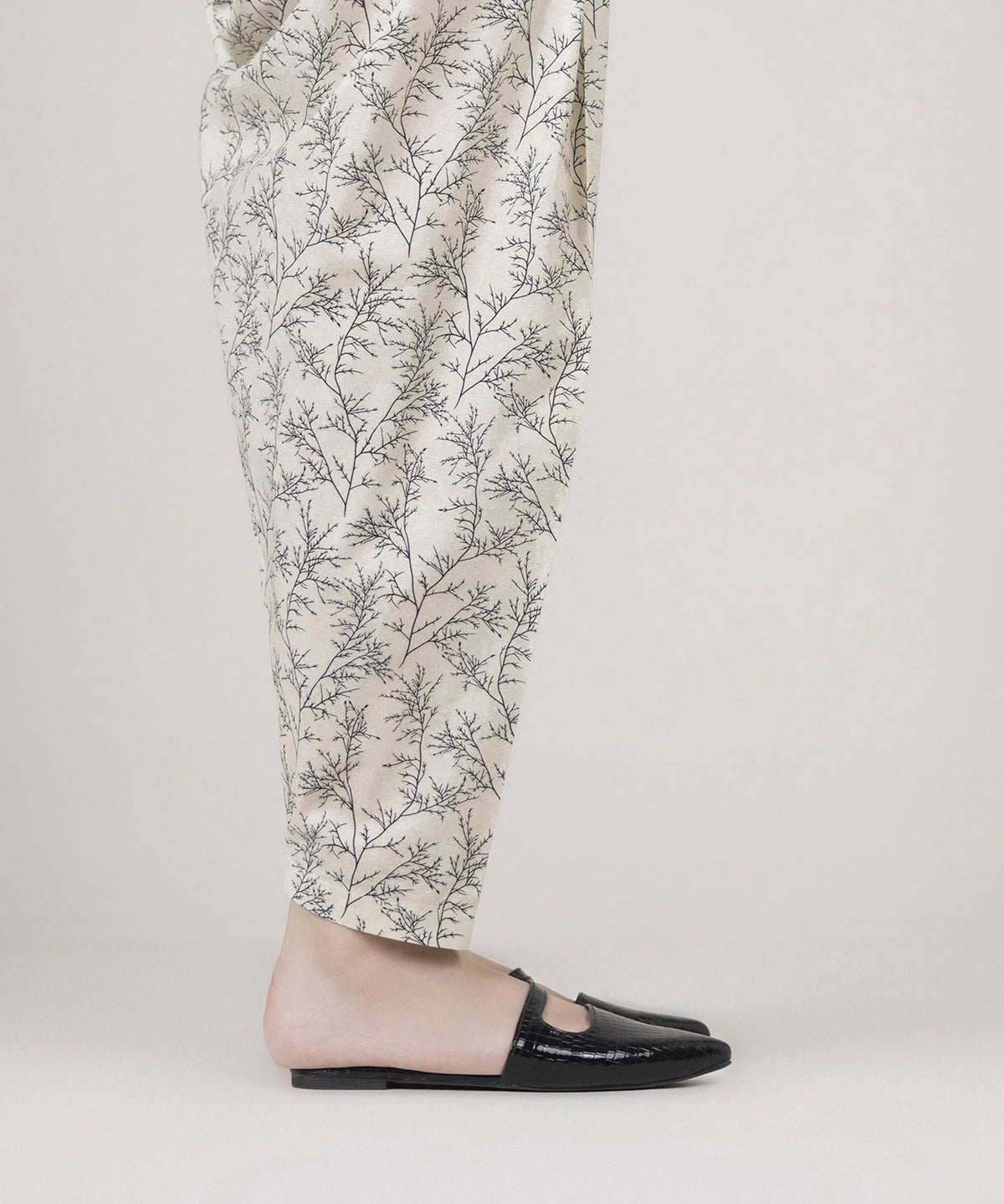 Woman side view mid-length Sapphire white cambric shalwar print detail – Pakistani suits Canada
