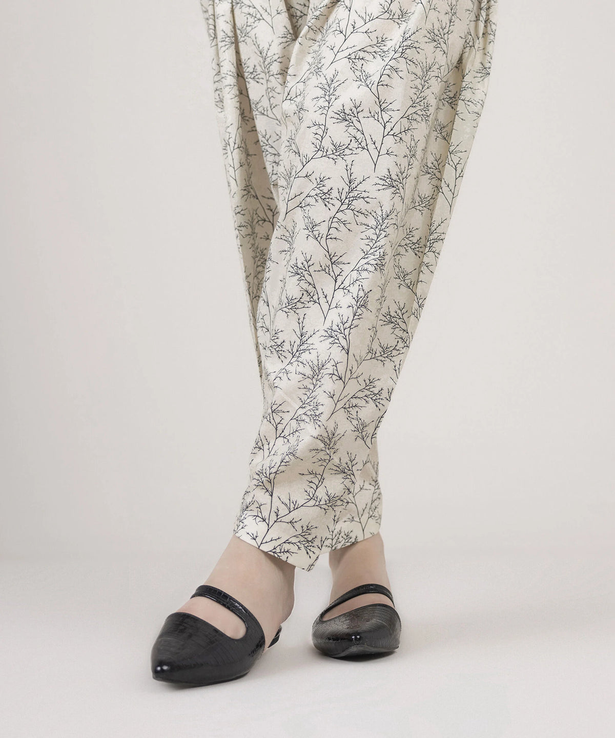 Woman close-up front view Sapphire white printed cambric shalwar – Pakistani suits Canada