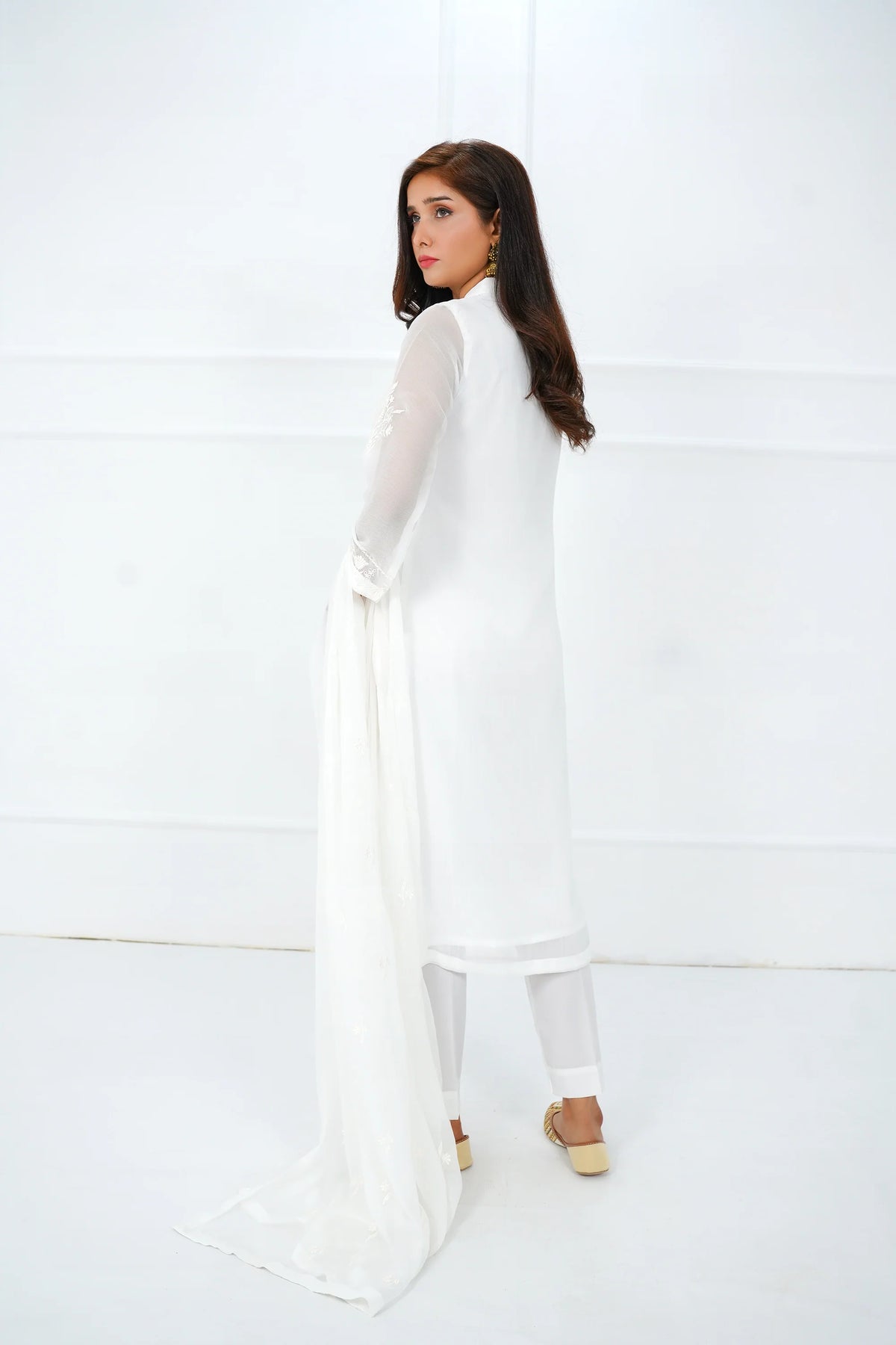 Woman standing side view SHEEP white chiffon Pakistani suit dupatta styling Canada wedding women