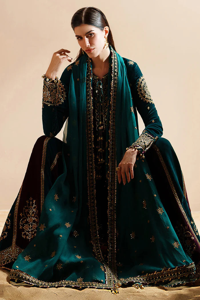 Jazmine Cyprus Green Velvet Suit Sitting position – JAZ-381 – Tarz-e-Mashriq