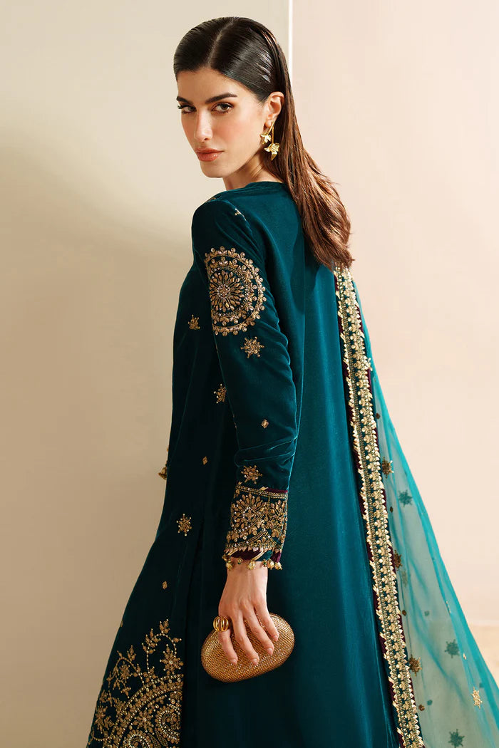 Jazmine Embroidered Velvet Formal Suit Back Detail Cyprus Green – JAZ-381 – Tarz-e-Mashriq