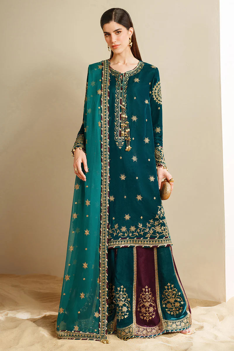 Jazmine Cyprus Green 3-Piece Embroidered Velvet Formal Suit Front View – JAZ-381 – Tarz-e-Mashriq