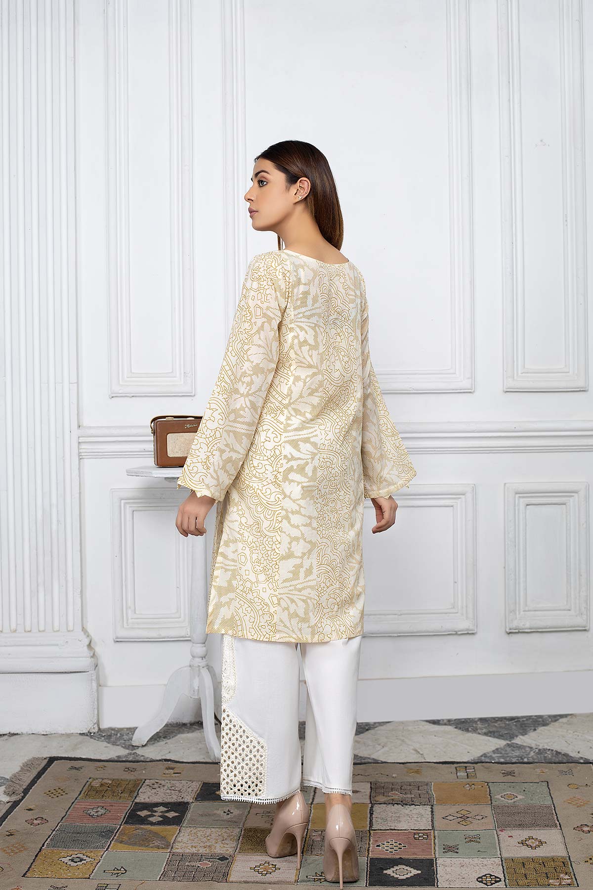 Rear view of Charizma’s casual lawn shirt, showcasing its elegant stitching details – a must-have Pakistani suit for women in Canada.