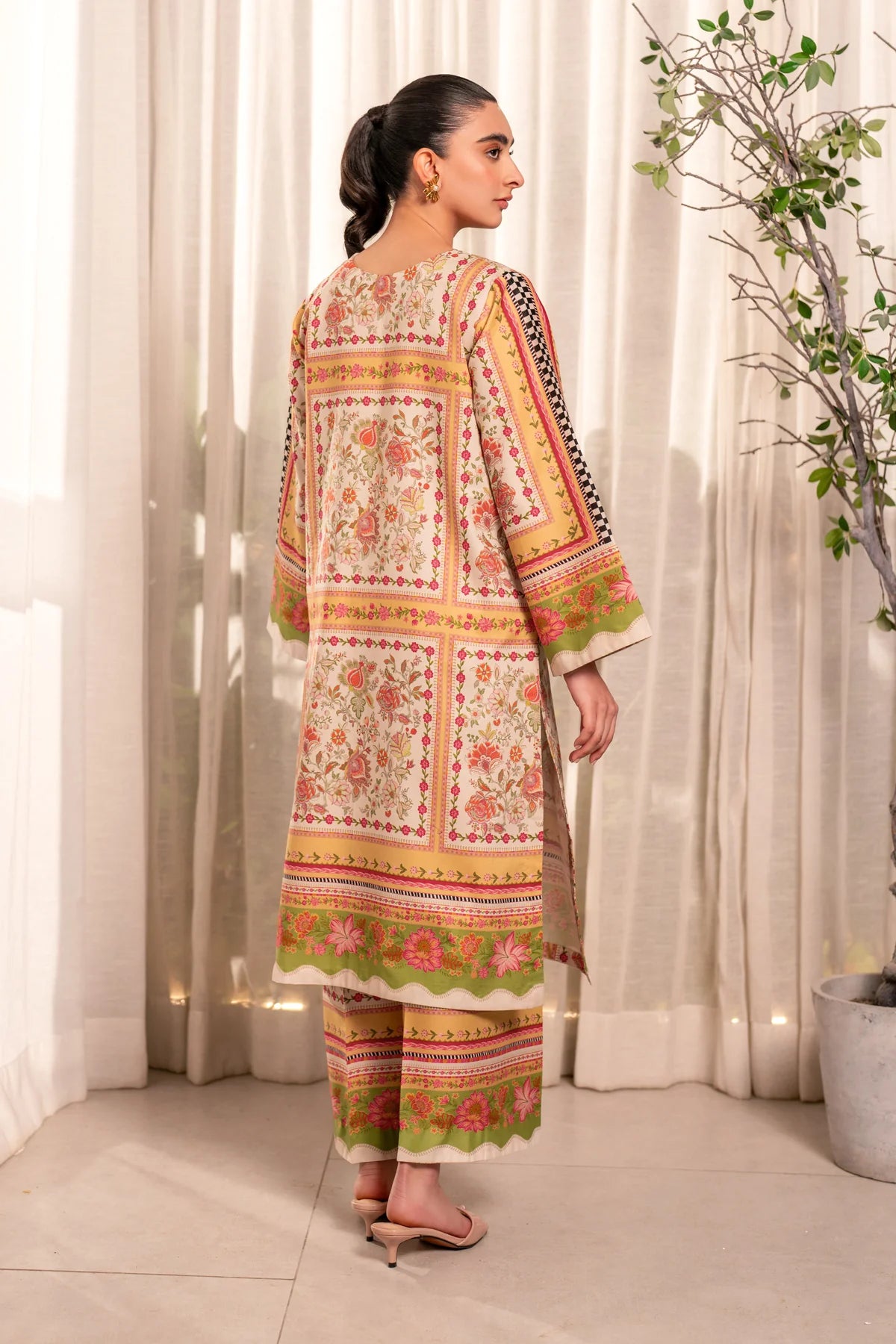 Woman standing full length back view Xenia Elia floral printed lawn 2-piece suit trouser Pakistani suits online Canada