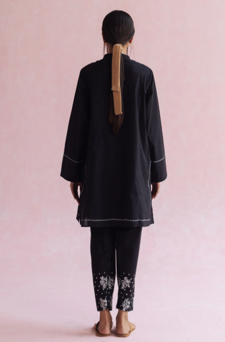 Woman back view full length Zara Shahjahan ZSH-377 black cambric kurta shalwar Pakistani suits online Canada