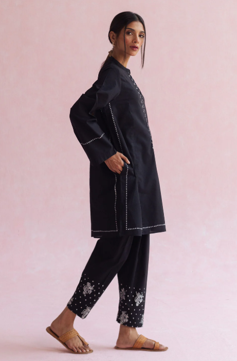 Woman side view full length Zara Shahjahan ZSH-377 black embroidered cambric 2-piece Punjabi suit Canada